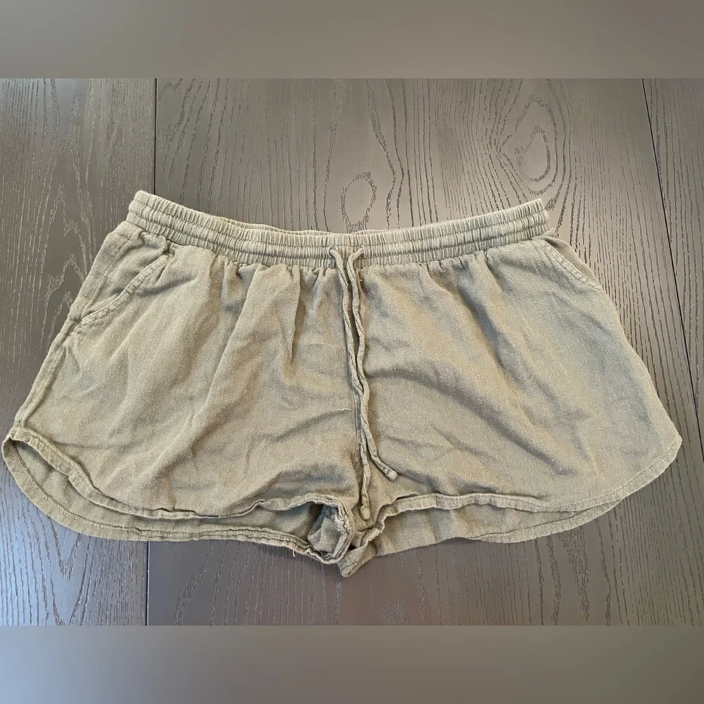 Women’s Universal Thread Green Shorts Size Large‎